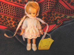 6 IN HARD PLASTIC BLONDE STORYBOOK USA VINTAGE DOLL,TAG HEARTS OR KNIT OUTFIT CHOICE
